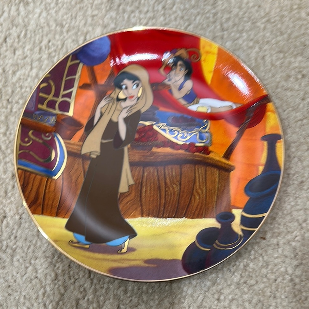 Disney Aladdin Collector's Plate. NWOT
“Aladdin in Love.”